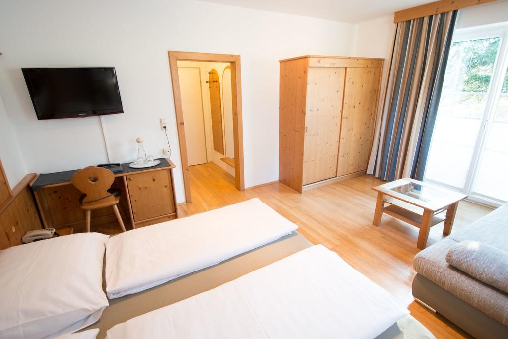 Pension St. Nikolaus Golling an der Salzach Room photo