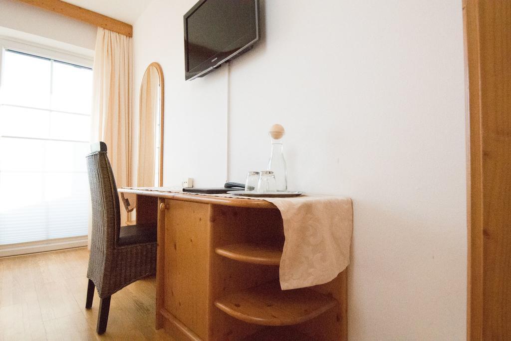 Pension St. Nikolaus Golling an der Salzach Room photo